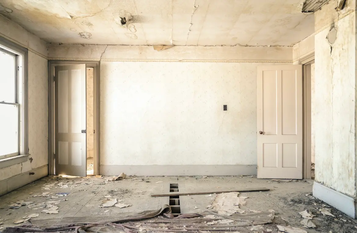 Waste disposal crew managing a cleanout project in Salem